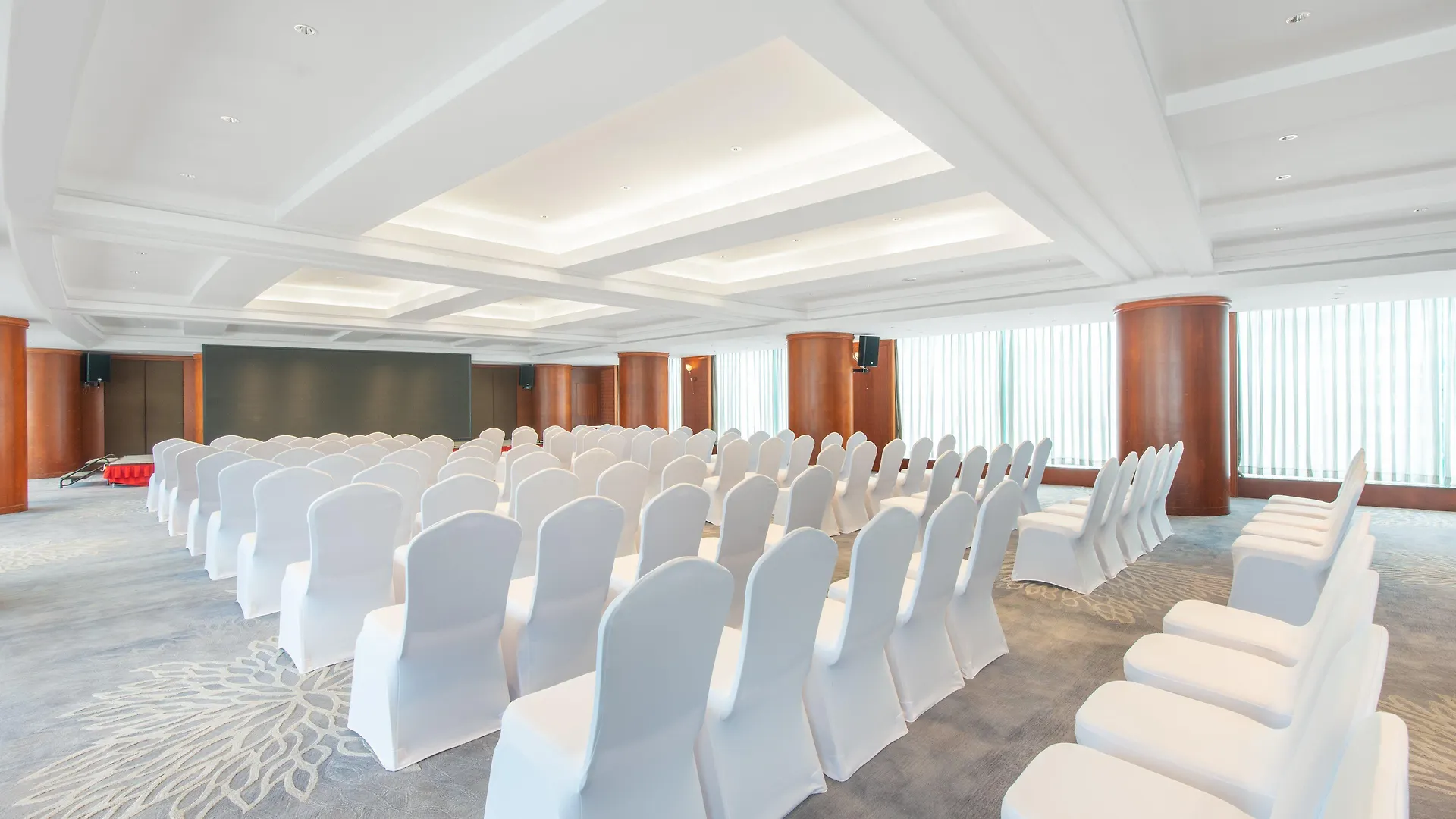 Crowne Plaza Zhuhai City Center By Ihg - Offers Free One-Way Shuttle To Chimelong Ocean Kingdom