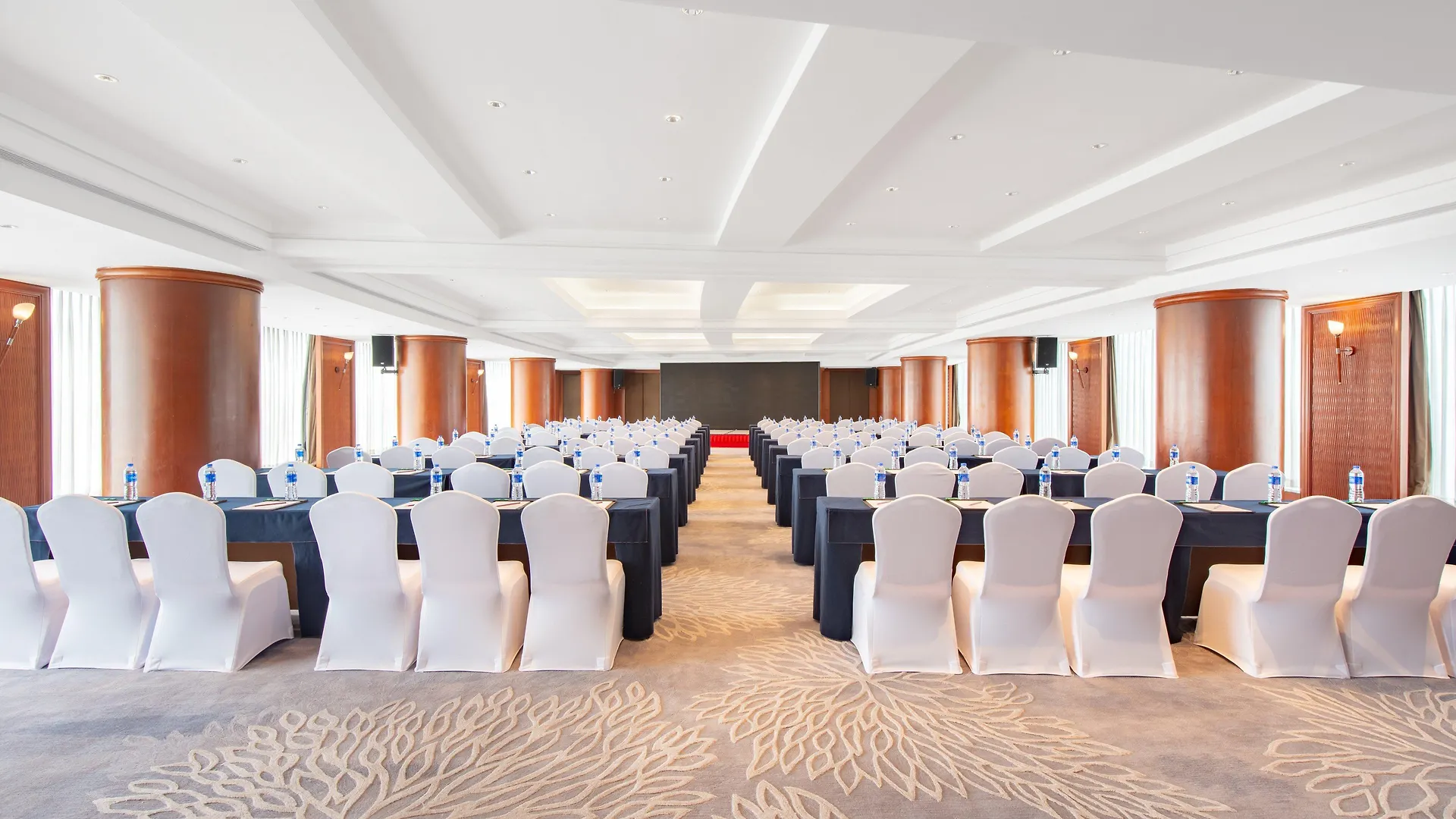 Hotel Crowne Plaza Zhuhai City Center By Ihg - Offers Free One-Way Shuttle To Chimelong Ocean Kingdom