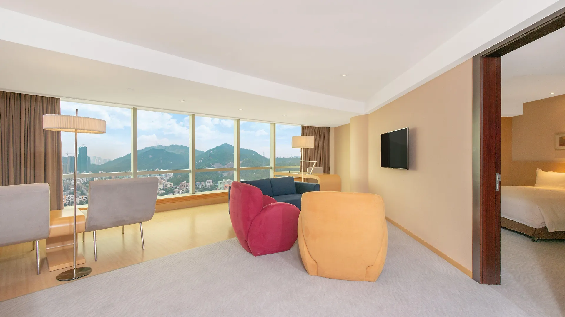 Crowne Plaza Zhuhai City Center By Ihg - Offers Free One-Way Shuttle To Chimelong Ocean Kingdom