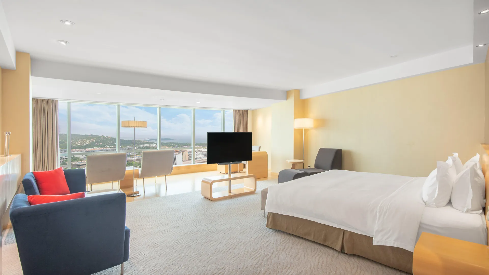 Crowne Plaza Zhuhai City Center By Ihg - Offers Free One-Way Shuttle To Chimelong Ocean Kingdom China