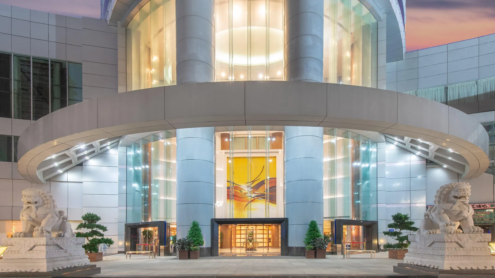 Crowne Plaza Zhuhai City Center By Ihg - Offers Free One-Way Shuttle To Chimelong Ocean Kingdom Hotel
