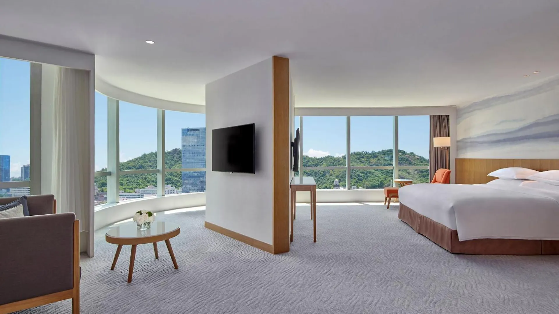 Crowne Plaza Zhuhai City Center By Ihg - Offers Free One-Way Shuttle To Chimelong Ocean Kingdom