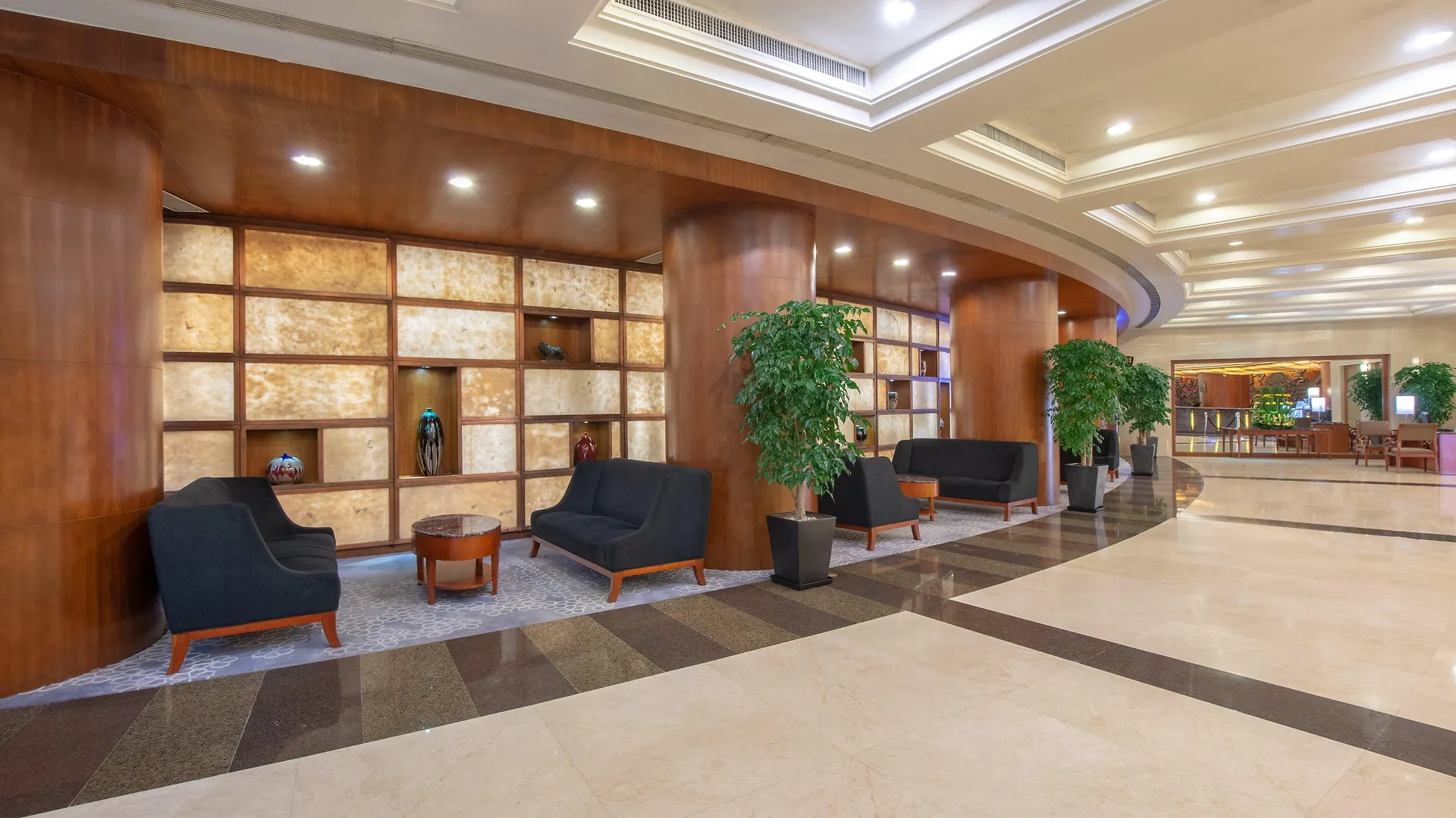 Crowne Plaza Zhuhai City Center By Ihg - Offers Free One-Way Shuttle To Chimelong Ocean Kingdom Hotel