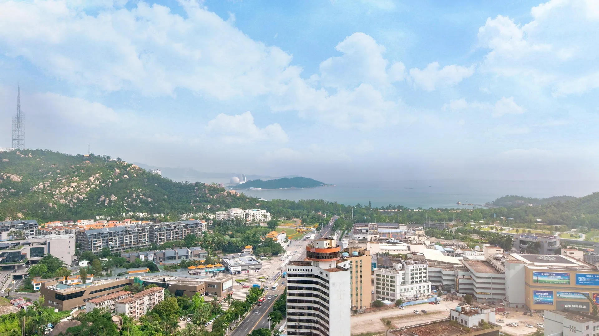Crowne Plaza Zhuhai City Center By Ihg - Offers Free One-Way Shuttle To Chimelong Ocean Kingdom 5*,  China