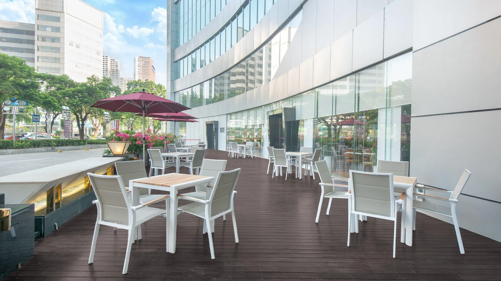 Crowne Plaza Zhuhai City Center By Ihg - Offers Free One-Way Shuttle To Chimelong Ocean Kingdom