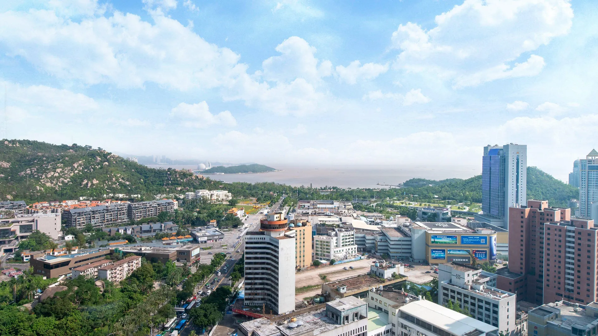 Crowne Plaza Zhuhai City Center By Ihg - Offers Free One-Way Shuttle To Chimelong Ocean Kingdom