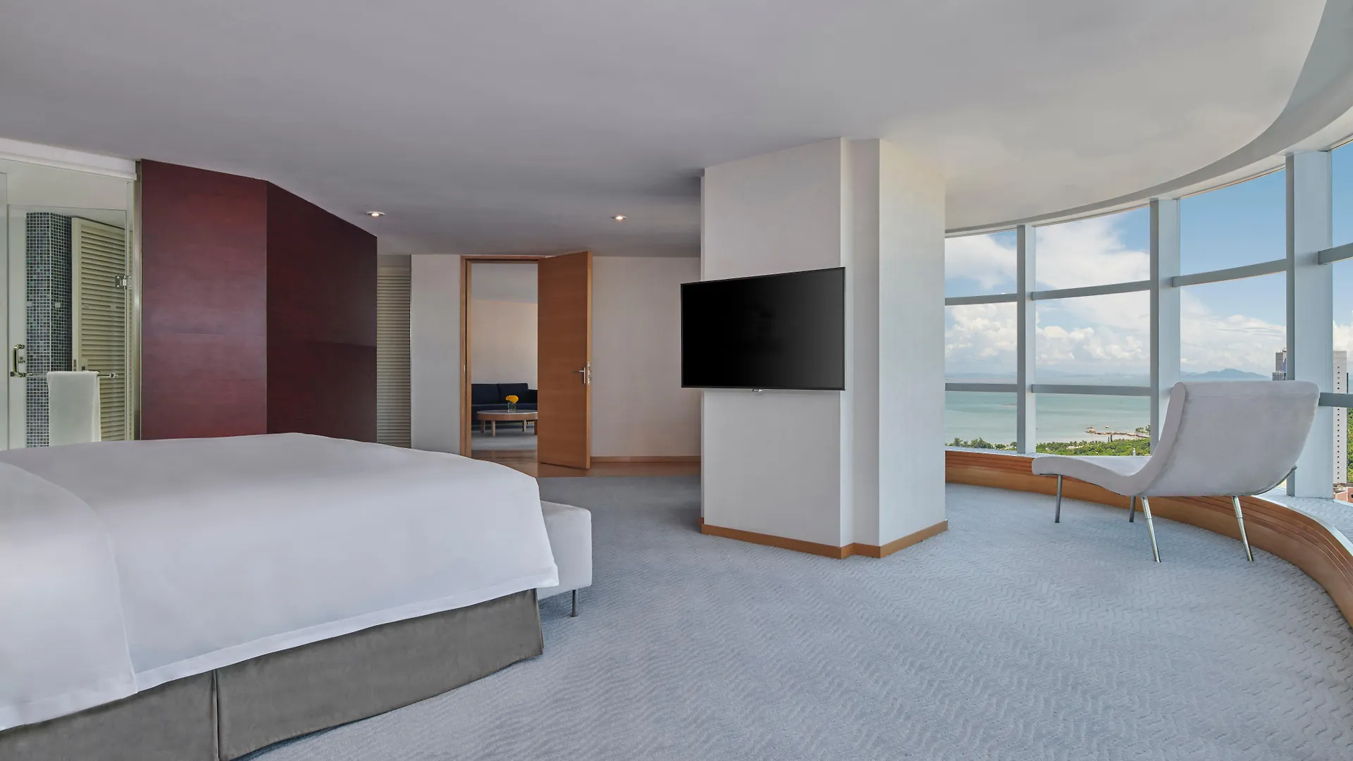 Crowne Plaza Zhuhai City Center By Ihg - Offers Free One-Way Shuttle To Chimelong Ocean Kingdom China