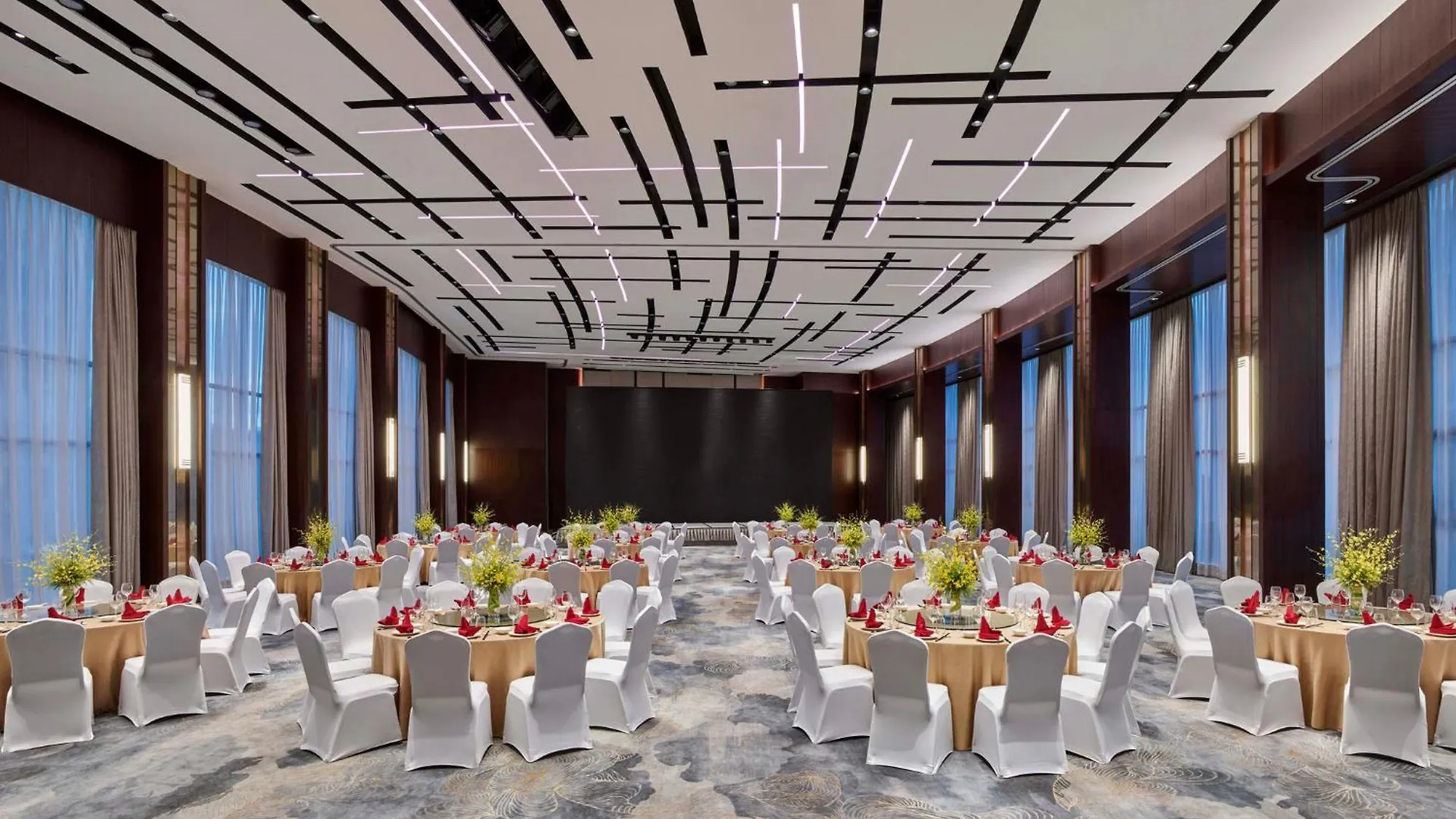Hotel Crowne Plaza Zhuhai City Center By Ihg - Offers Free One-Way Shuttle To Chimelong Ocean Kingdom