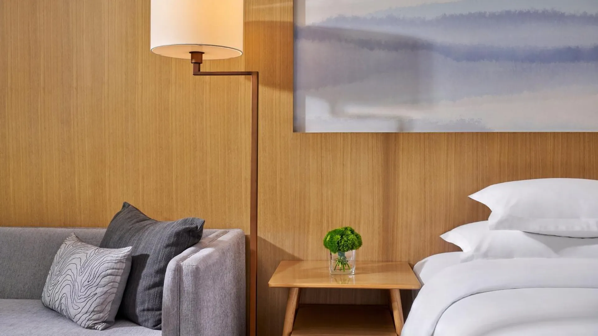 Crowne Plaza Zhuhai City Center By Ihg - Offers Free One-Way Shuttle To Chimelong Ocean Kingdom Hotel