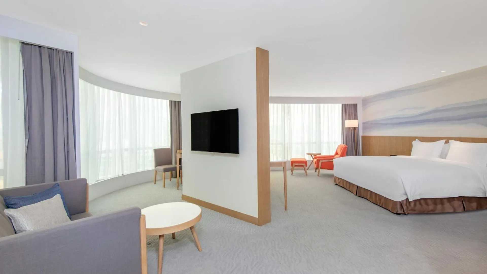 Crowne Plaza Zhuhai City Center By Ihg - Offers Free One-Way Shuttle To Chimelong Ocean Kingdom 5*,  China