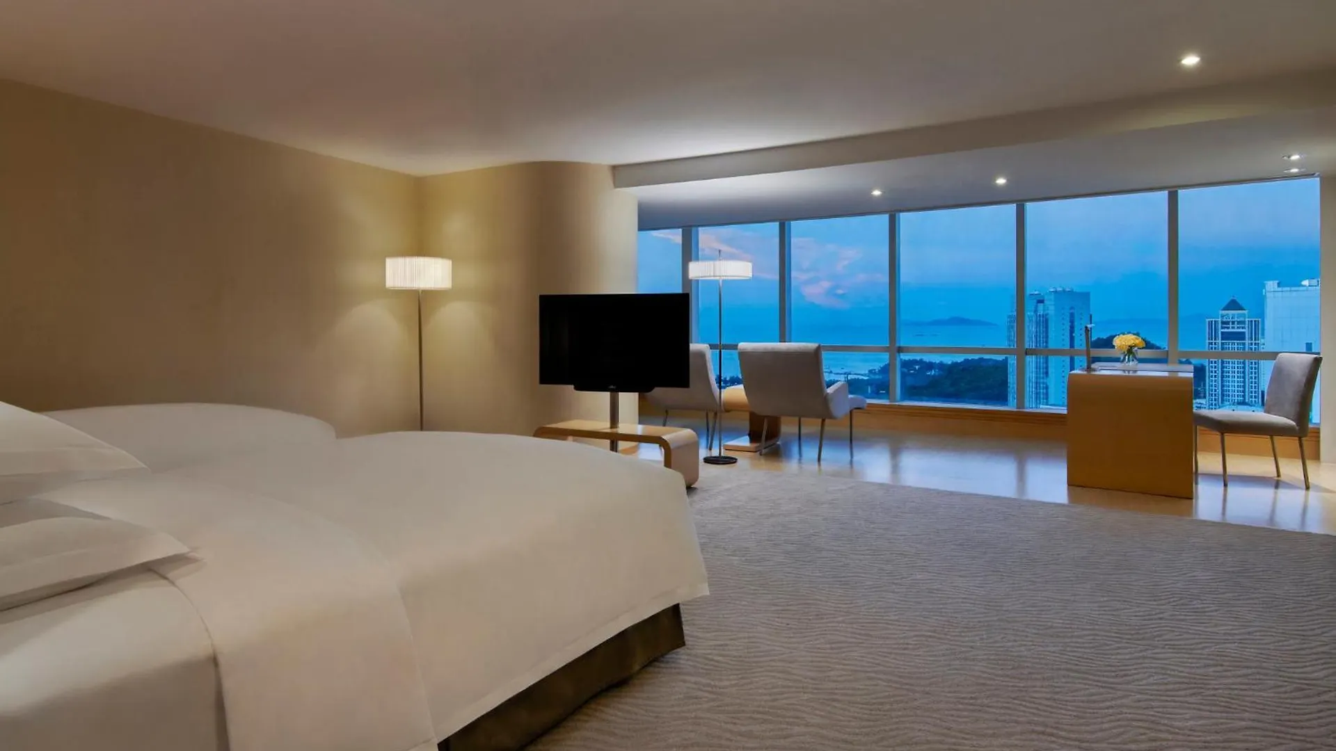 Crowne Plaza Zhuhai City Center By Ihg - Offers Free One-Way Shuttle To Chimelong Ocean Kingdom 5*,