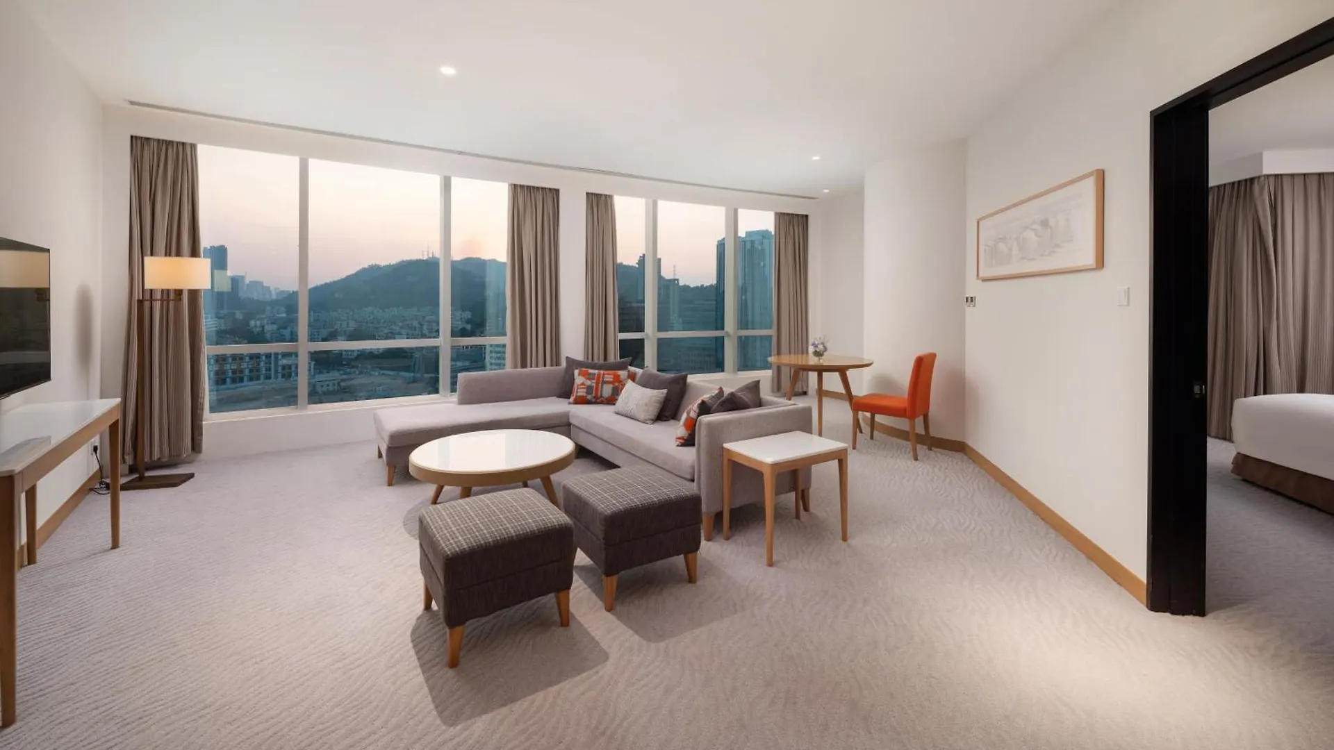 Hotel Crowne Plaza Zhuhai City Center By Ihg - Offers Free One-Way Shuttle To Chimelong Ocean Kingdom