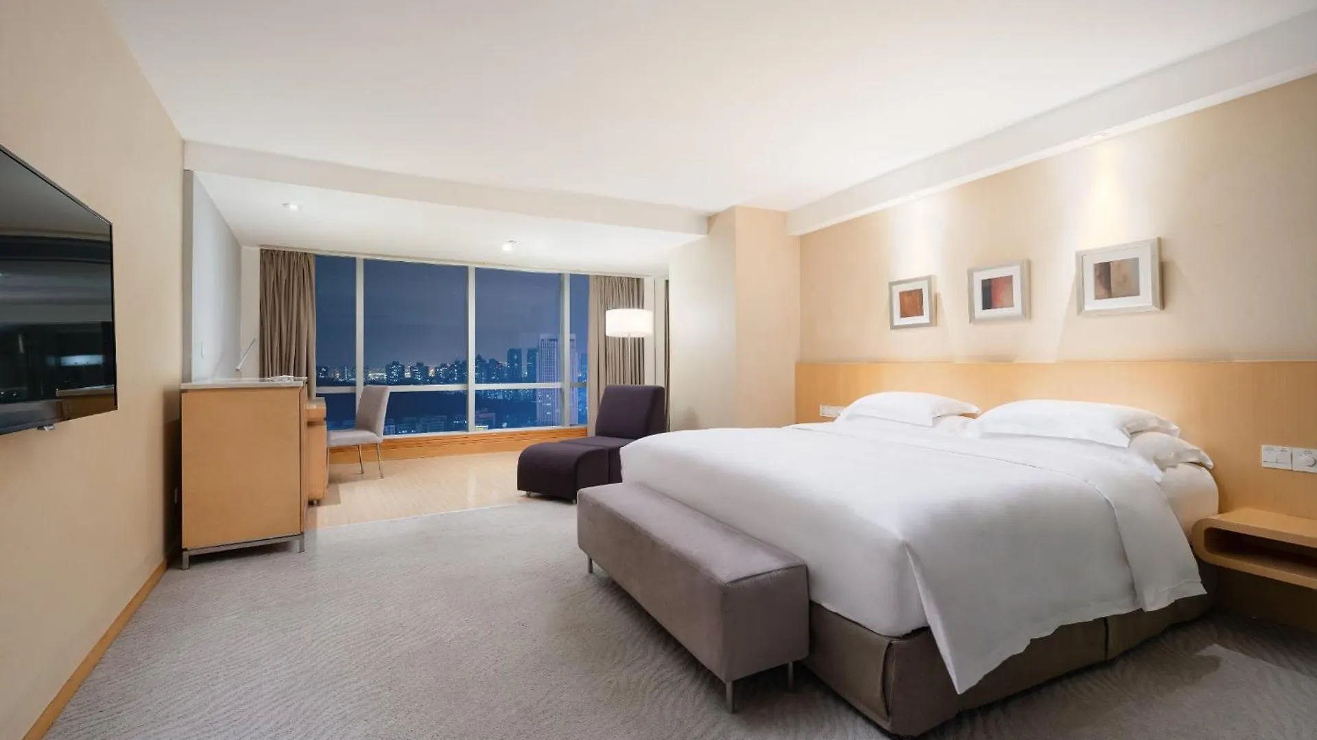 Crowne Plaza Zhuhai City Center By Ihg - Offers Free One-Way Shuttle To Chimelong Ocean Kingdom Hotel